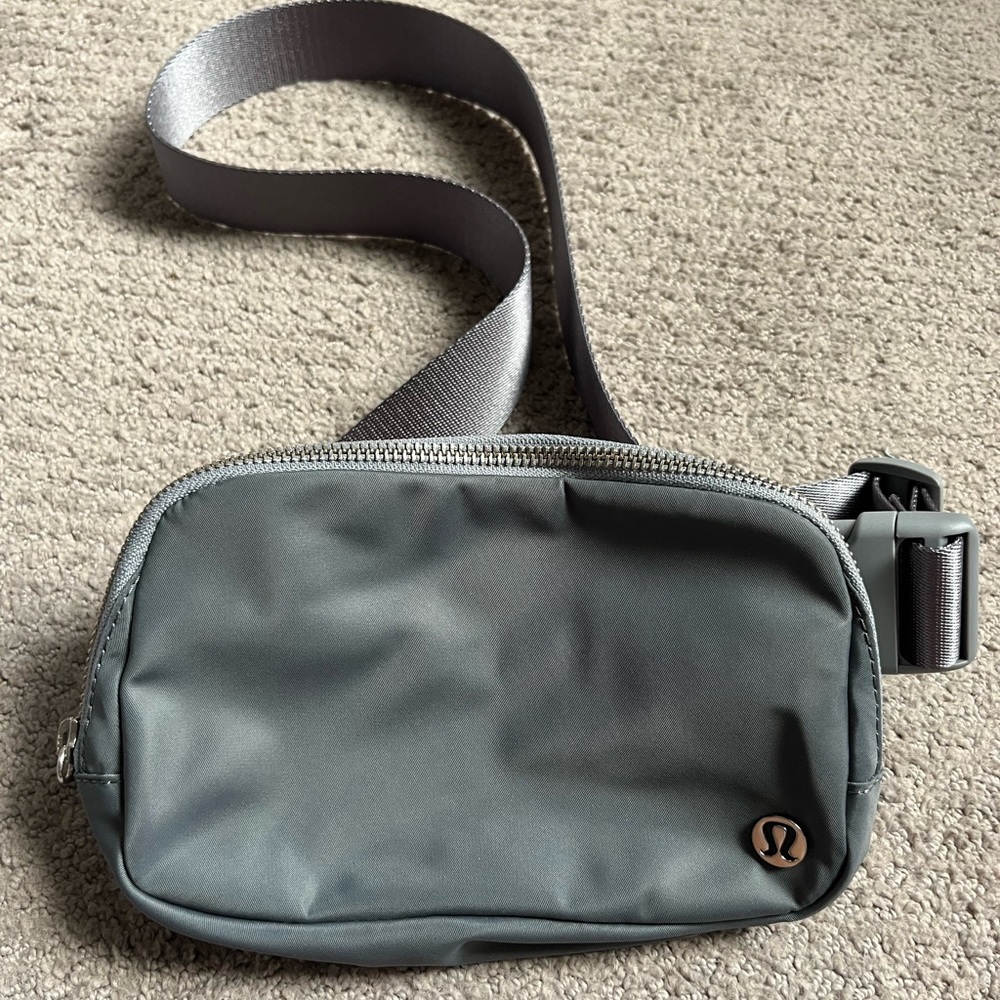 Lululemon Everywhere Belt Bag